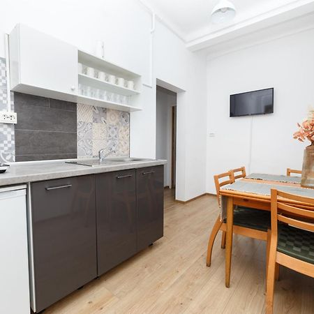 Color Apartments Franceza St Bukareszt Zewnętrze zdjęcie