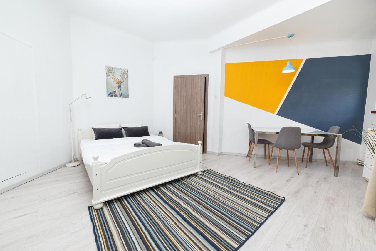 Color Apartments Franceza St Bukareszt Zewnętrze zdjęcie