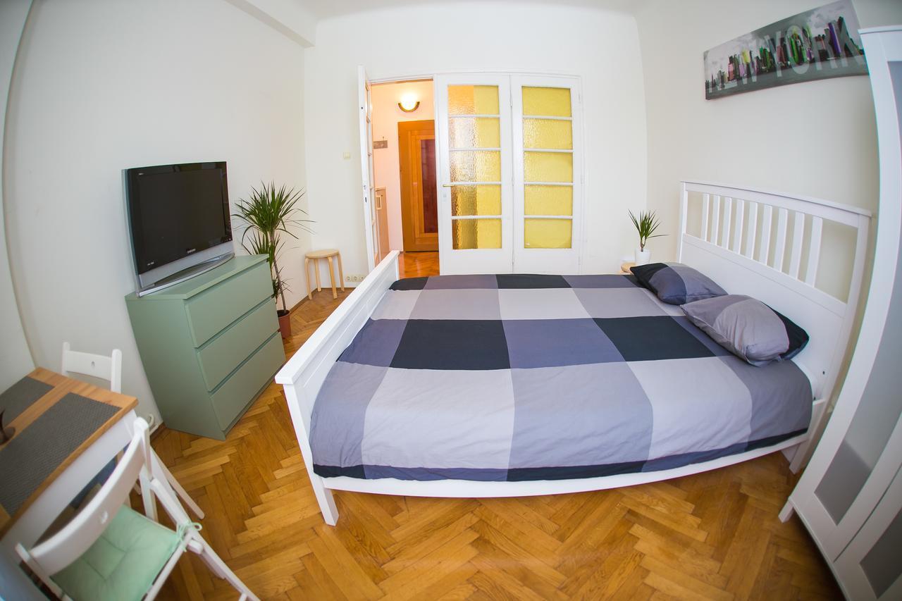 Color Apartments Franceza St Bukareszt Zewnętrze zdjęcie